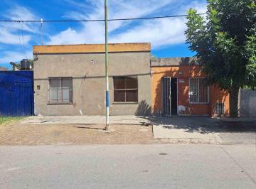 Casa · 93m² · 4 Ambientes · Casa con Local en Venta, 2 Dorm. y Patio. Lp
