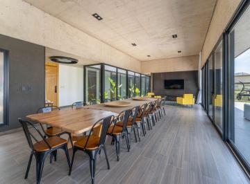 Casa · 261m² · 4 Ambientes · 3 Cocheras · Venta Casa 5 Ambientes en Horizontes Al Sur