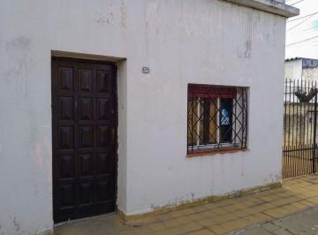 Casa · 52m² · 2 Ambientes · 1 Cochera · Casa en Venta C/patio y Terraza - Mte. Chingolo - Lanús