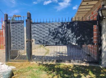 Casa · 45m² · 2 Ambientes · 1 Cochera · Venta Urgente Casa con Cochera y Pileta en Glew