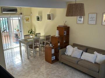 Casa · 77m² · 4 Ambientes · 1 Cochera · Venta Dúplex 4 Ambientes con Patio Martín Coronado
