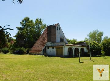 Casa · 130m² · 4 Ambientes · 1 Cochera · Casa en Venta - 3 Dorm. 2 Baños - 130 m² - Chascomus