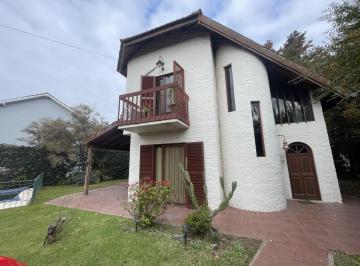 Casa · 120m² · 4 Ambientes · 2 Cocheras · Casa en Alquiler Anual en Country Club Las Lajas