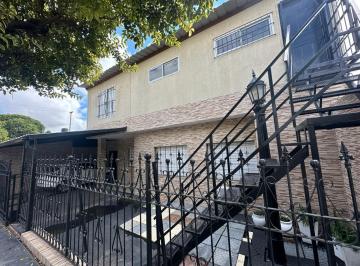 Casa · 256m² · 9 Ambientes · 1 Cochera · Casa en Venta Alto de Velez Sarfield 3 Dormitorio