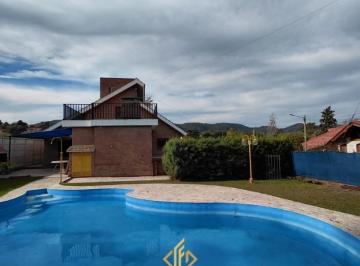 Casa · 266m² · 5 Ambientes · 3 Cocheras · Casa en Alquiler Temporario - Carlos Paz Para10 Personas