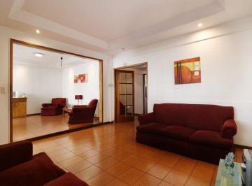 Casa · 227m² · 5 Ambientes · 3 Cocheras · Casa 5 Ambientes Cochera Doble Patio Terraza Flore
