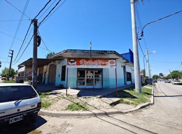 Bodega-Galpón · 439m² · Galpón y 3 Locales en Venta en Gonzalez Catan