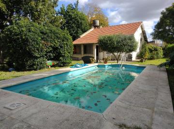 Casa · 200m² · 4 Ambientes · 2 Cocheras · Casa 3 Amb + Depto y Locales Sobre 2300 m² Lote (Permuta)