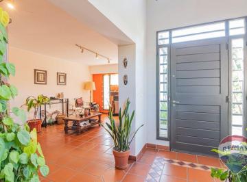 Casa · 150m² · 5 Ambientes · 1 Cochera · Casas en Venta en Hernandez