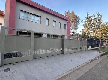 Casa de 5 ambientes, Córdoba · Casa a La Venta en Barrio Las Rosas, Moderna Estilo Minimalista.