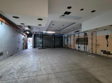 Local comercial , Lomas de Zamora · Local Gran Vidriera y Excelente Paso Peatonal y Vehicular
