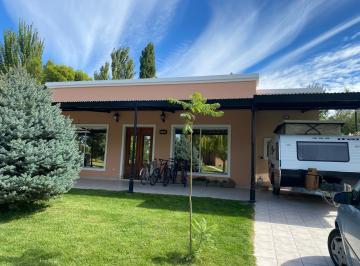 Casa · 230m² · 5 Ambientes · 4 Cocheras · Casa en Comahue Golf Club