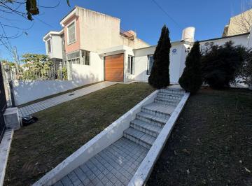 Casa · 93m² · 3 Dormitorios · 2 Cocheras · Venta Casa - 3 Dorm. - B° Parque Capital