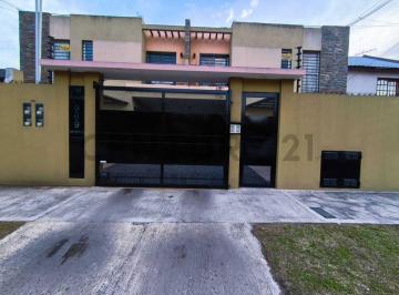 Casa · 77m² · 4 Ambientes · 2 Cocheras · Excelente Duplex en Venta 4 Ambientes!