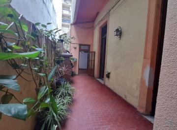 PH · 114m² · 5 Ambientes · Excelente PH en Flores