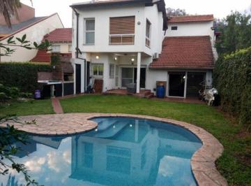Casa · 246m² · 4 Ambientes · 2 Cocheras · Excelente Chalet 5 Amb con Piscina - Olivos - Barrio Roche