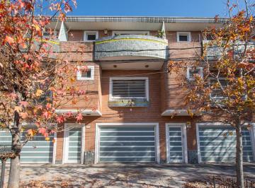 Casa · 185m² · 5 Ambientes · 1 Cochera · Casa en Villa Bosch