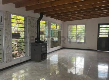 Casa · 150m² · 5 Ambientes · 1 Cochera · Casa en Alquiler de 3 Dorm. en City Bell.