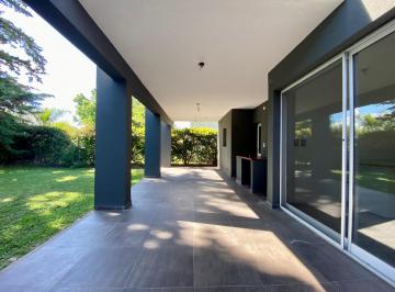 Casa · 150m² · Venta - Casa de 3 Dorm. en Barrio Privado. Campos de Esther, Pueblo Esther.