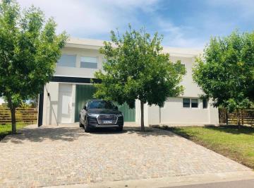 Casa · 210m² · 4 Ambientes · 1 Cochera · Casa en Venta en La Reserva Cardales, Campana, G. B. a. Zona Norte