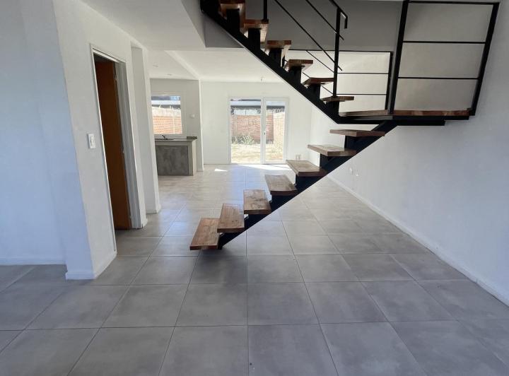 Casa · 110m² · 3 Ambientes · 2 Cocheras