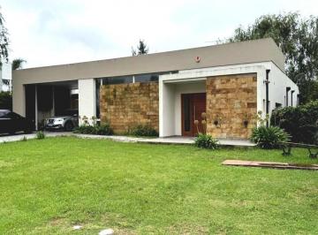 Casa · 132m² · 5 Ambientes · 2 Cocheras · Casa en Venta en Club de Campo Sobre Ruta Nacional Nº 2