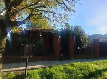 Casa · 86m² · 4 Ambientes · 3 Cocheras · Alquiler Casa 4 Amb con Pileta - Longchamps
