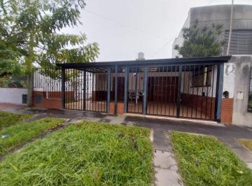 Casa · 112m² · 7 Ambientes · Casa Al Frente con Doble Cochera, Santa Fe