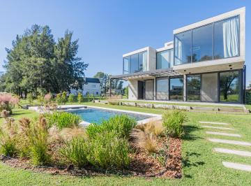 Casa Venta 380m² de 6 ambientes · Casa de Diseño a Estrenar en Azzurra Tortugas