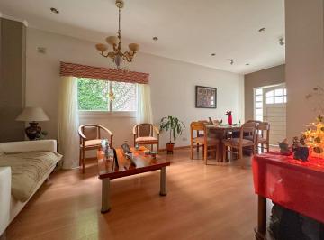 Casa · 135m² · 4 Ambientes · 2 Cocheras · Casa en Venta en Lanús Oeste 4 Ambientes