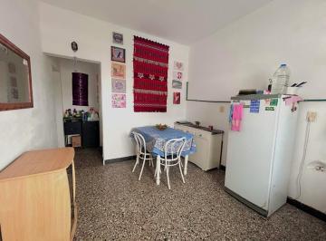 Casa · 35m² · 2 Ambientes · Sarmiento 4100, Interna Planta Alta, un Dormitorio.