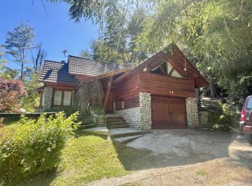 Casa · 178m² · 4 Ambientes · 1 Cochera · Casa Estilo Patagónico de 4 Ambientes en Venta - Barrio El Puerto Villa La Angostura