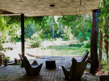 Casa · 110m² · 2 Dormitorios · 1 Cochera · Casa en Venta y Alquiler en Villa Elisa
