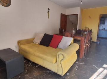 Casa · 124m² · 4 Ambientes · 1 Cochera · Casa Triplex en Venta Godoy Cruz