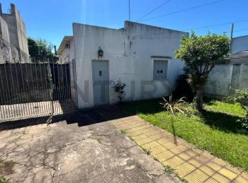 Casa · 45m² · 3 Ambientes · 1 Cochera · Casa 3 Ambientes C/cochera y Patio Haedo Moron
