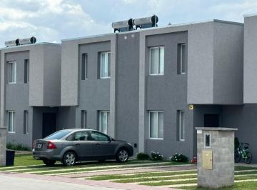 Casa · 104m² · 4 Ambientes · 2 Cocheras · Casa en Venta Decs Tortugas