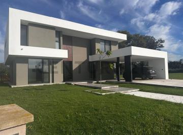 Casa · 300m² · 6 Ambientes · 1 Cochera · Casa a Estrenar en Alquiler, en Barrio Cerrado Lomas de City Bell.