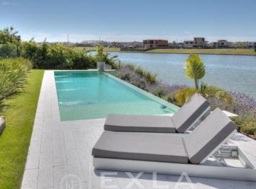 Casa · 370m² · 6 Ambientes · 1 Cochera · Casa en Alquiler en Lagos del Golf, El Golf, Nordelta