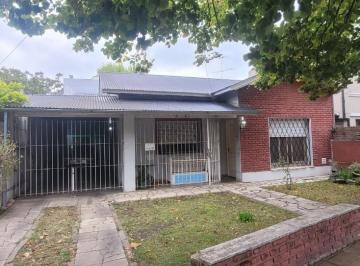 Casa · 230m² · 6 Ambientes · Venta Casa en Villa Santos Tesei
