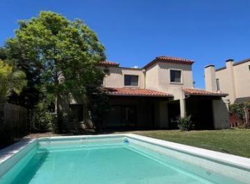 Casa · 140m² · 4 Ambientes · Casa en La Comarca