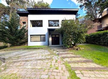 Casa de 4 ambientes, Costa del Este · Casa con 4 Ambientes en Costa del Este en Venta