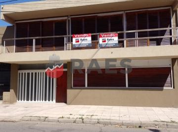 PH · 243m² · 4 Ambientes · 1 Cochera · Amplia Casa Sobre Av Estanislao Zeballos