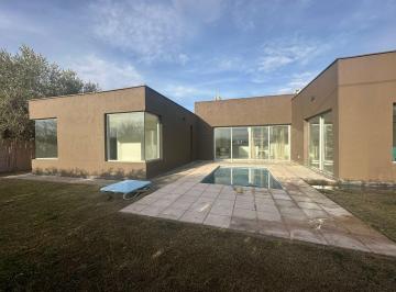Casa de 6 ambientes, Luján de Cuyo · Casa en B° Privado La Estacada a m de Vieytes y Terrada