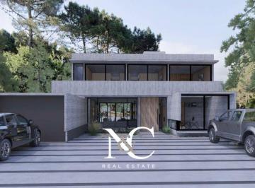 Casa · 536m² · 7 Ambientes · 1 Cochera · Casa en Venta en Costa Esmeralda