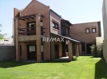 Casa · 320m² · 8 Ambientes · 1 Cochera · Casa en Alquiler | La Rioja 1025 | Neuquén