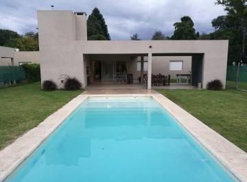 Casa · 150m² · 3 Dormitorios · 2 Cocheras · Casa en Funes
