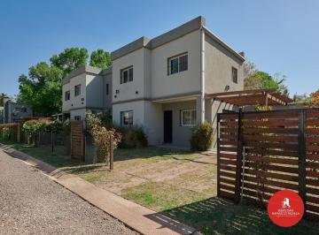 Casa · 84m² · 3 Ambientes · 1 Cochera · Casa Alquiler Fisherton Dos Dorm. Cochera Complejo Parrillero