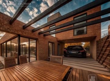 Casa · 150m² · 6 Ambientes · 1 Cochera · Casa en Venta
