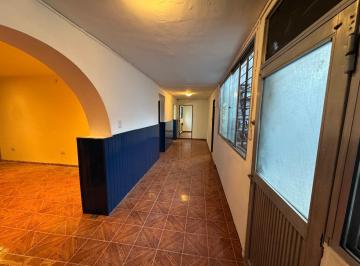 Casa · 55m² · 4 Ambientes · Casa en Alquiler Para Uso Profesional