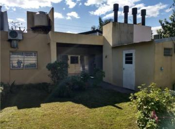 Casa · 130m² · 3 Dormitorios · 1 Cochera · Casa a La Venta en Riobamba Al 1300, Merlo Sur